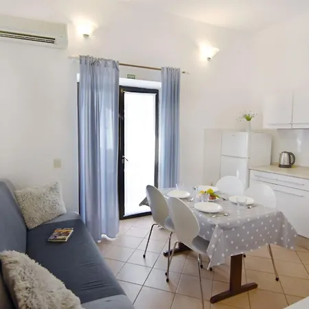 Appartement Ground-floor Retreat Surrounded By Nature *