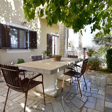 Ground-floor Retreat Surrounded By Nature Appartement Bašanija