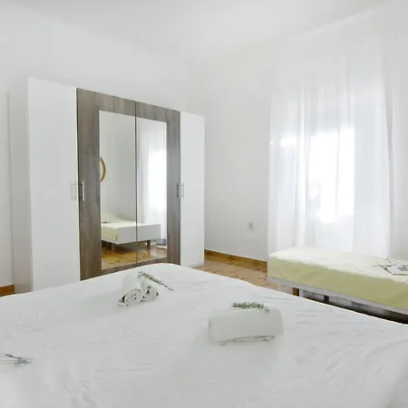Apartman Ground-floor Retreat Surrounded By Nature Bašanija