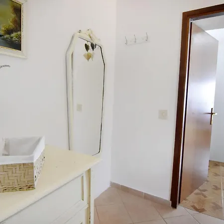 Appartement Ground-floor Retreat Surrounded By Nature Bašanija