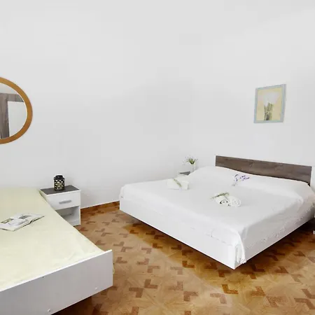 Appartement Ground-floor Retreat Surrounded By Nature *
