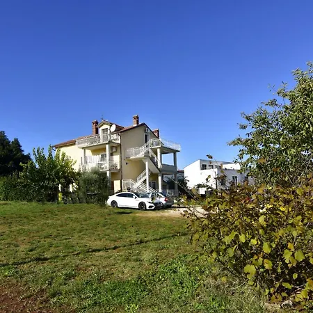 Apartman Ground-floor Retreat Surrounded By Nature Bašanija